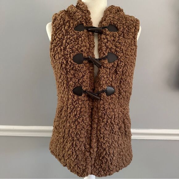 Go Coco Womens Toggle Button Vegan Fur Vest Brown Sherpa Top  size M NWT - Picture 1 of 8